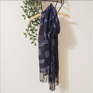 Lululemon manifesto scarf, barely used.